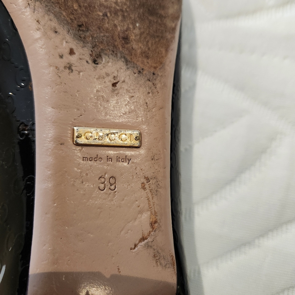 Gucci logo flats